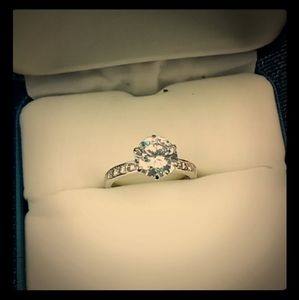 Elegant Engagement/Promise Ring Sterling silver